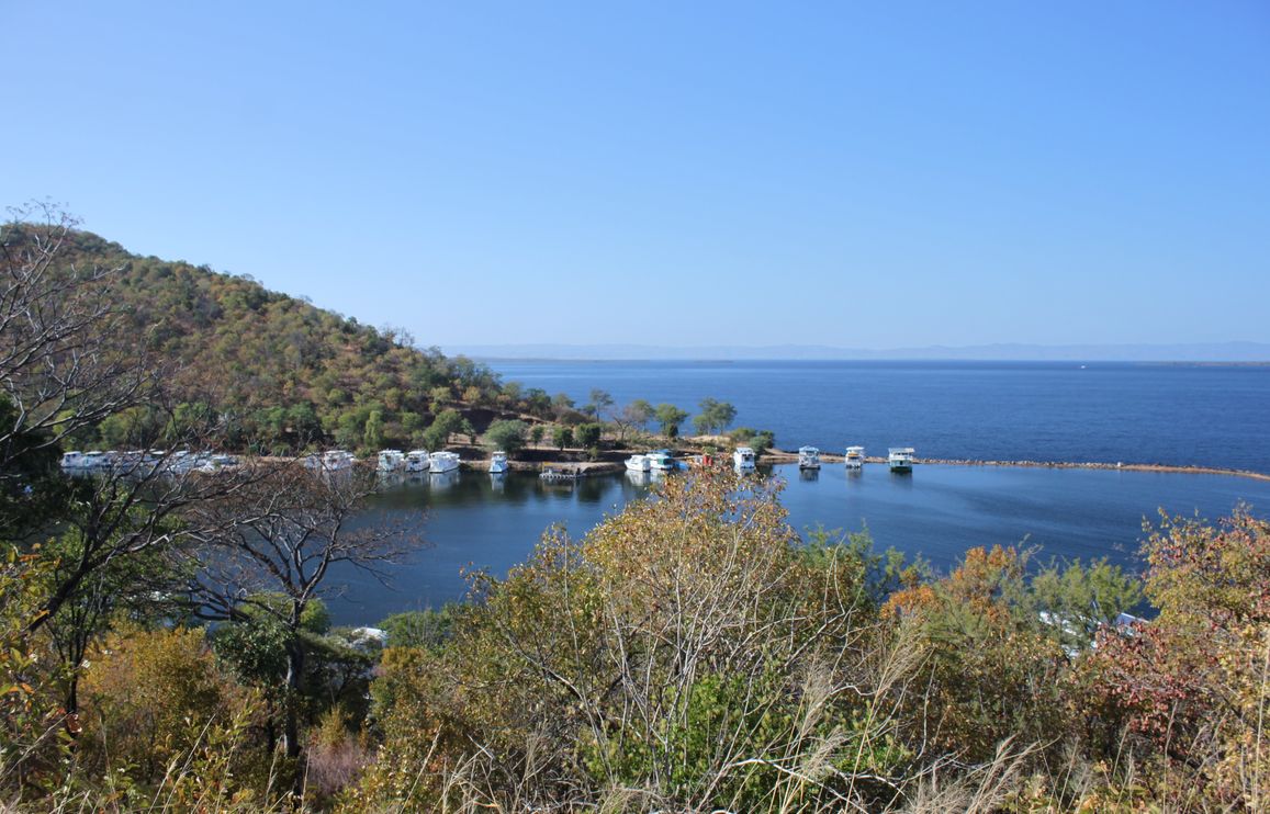 Kariba par la piste.